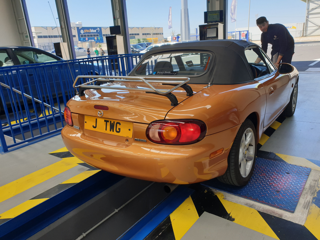 Mazda MX-5 coming to the end of ITV import test Mazda MX-5 with ITV inspector